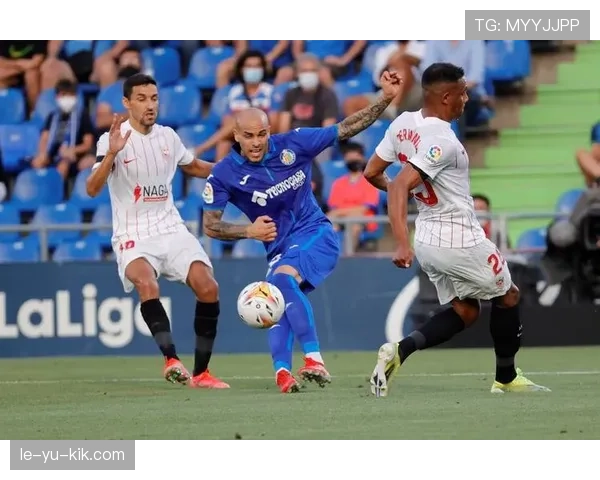 西甲新赛季：绿白条纹球队迎战强敌，争冠前景引热议