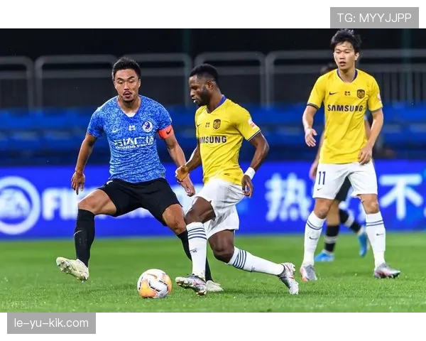 内维斯与布斯克茨:传统组织后腰的风格差异解析