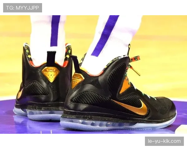 勒布朗今天出门穿了双几万块的球鞋，普通人瞬间裂开了...