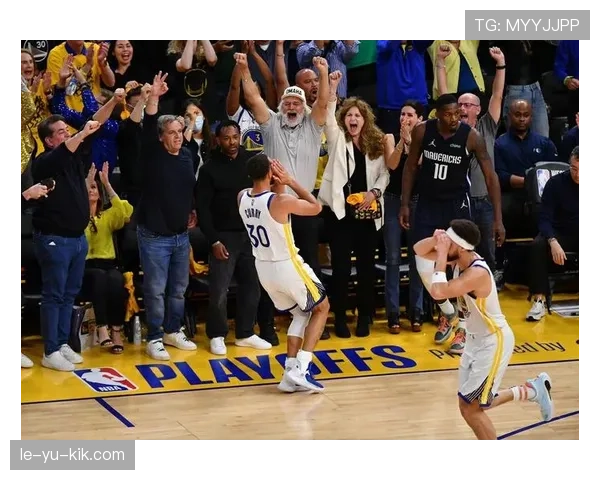 陆光祖赛后直接点外卖，简直不像刚拼到爆的NBA水花弟兄弟